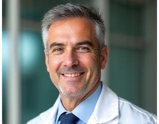 Ritratto del Dr. Francesco Rossi, nutrizionista esperto