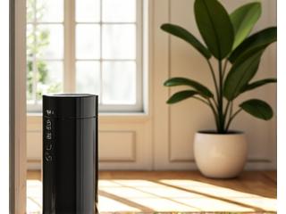 Purificatore d'aria moderno in un appartamento con luce naturale